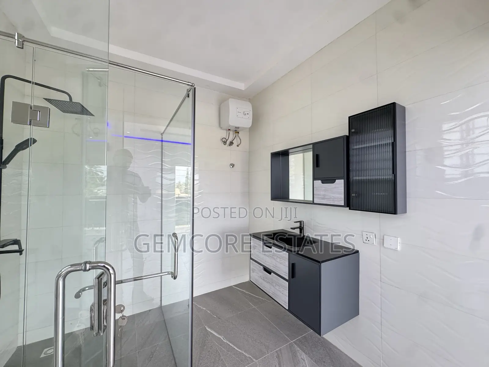 3bdrm House in Nanakrom Melcom, Adjiriganor for sale