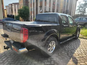 Nissan Navara 2013 Black