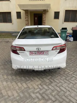 Toyota Camry SE Sport 4dr Sedan (2.5L 4cyl 6A) 2014 White