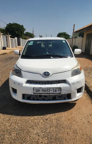 Scion xD Base 2009 White