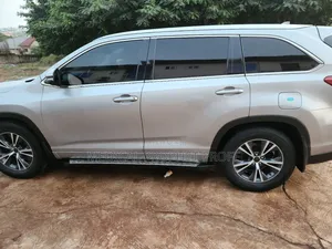 Toyota Highlander Limited 4dr SUV AWD (3.5L 6cyl 6A) 2015 Gray