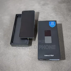 New Samsung Galaxy Z Flip 5 256 GB Gold