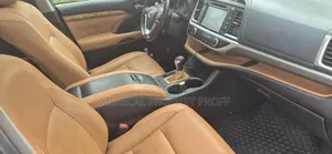 Toyota Highlander Limited Platinum 4x4 V6 (3.5L 6cyl 8A) 2018 Silver