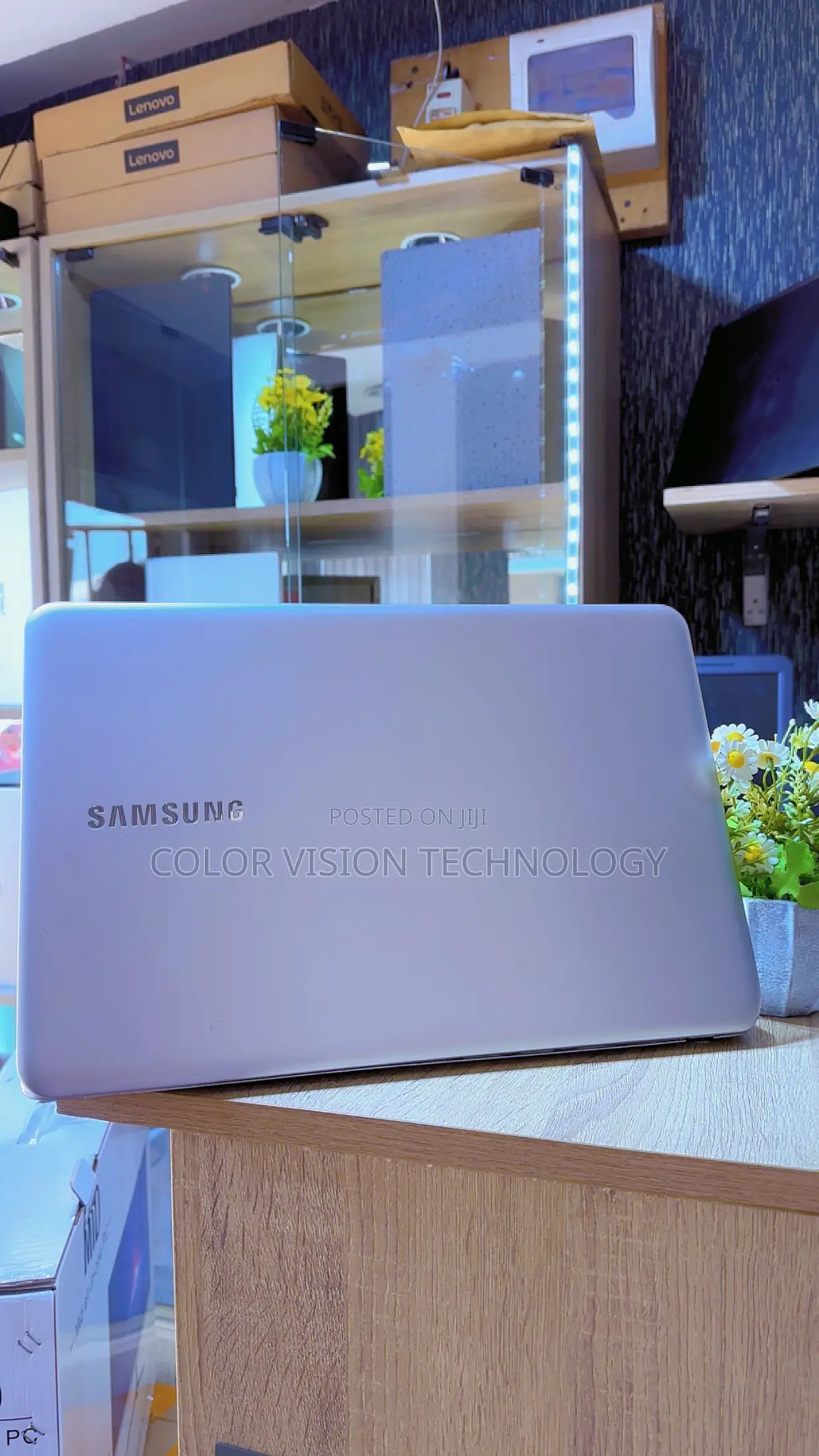 Laptop Samsung N220 Plus 8GB AMD Ryzen 5 SSD 256GB