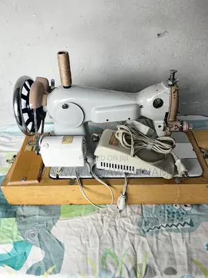 Novum Mark Iii Manual/Electric Sewing Machine
