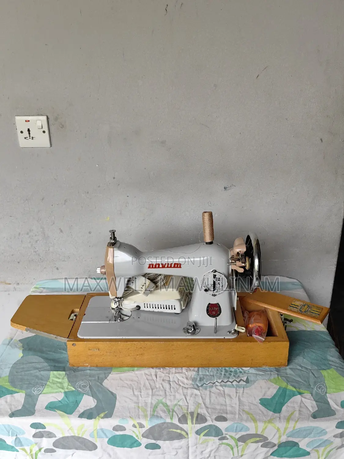Novum Mark Iii Manual/Electric Sewing Machine