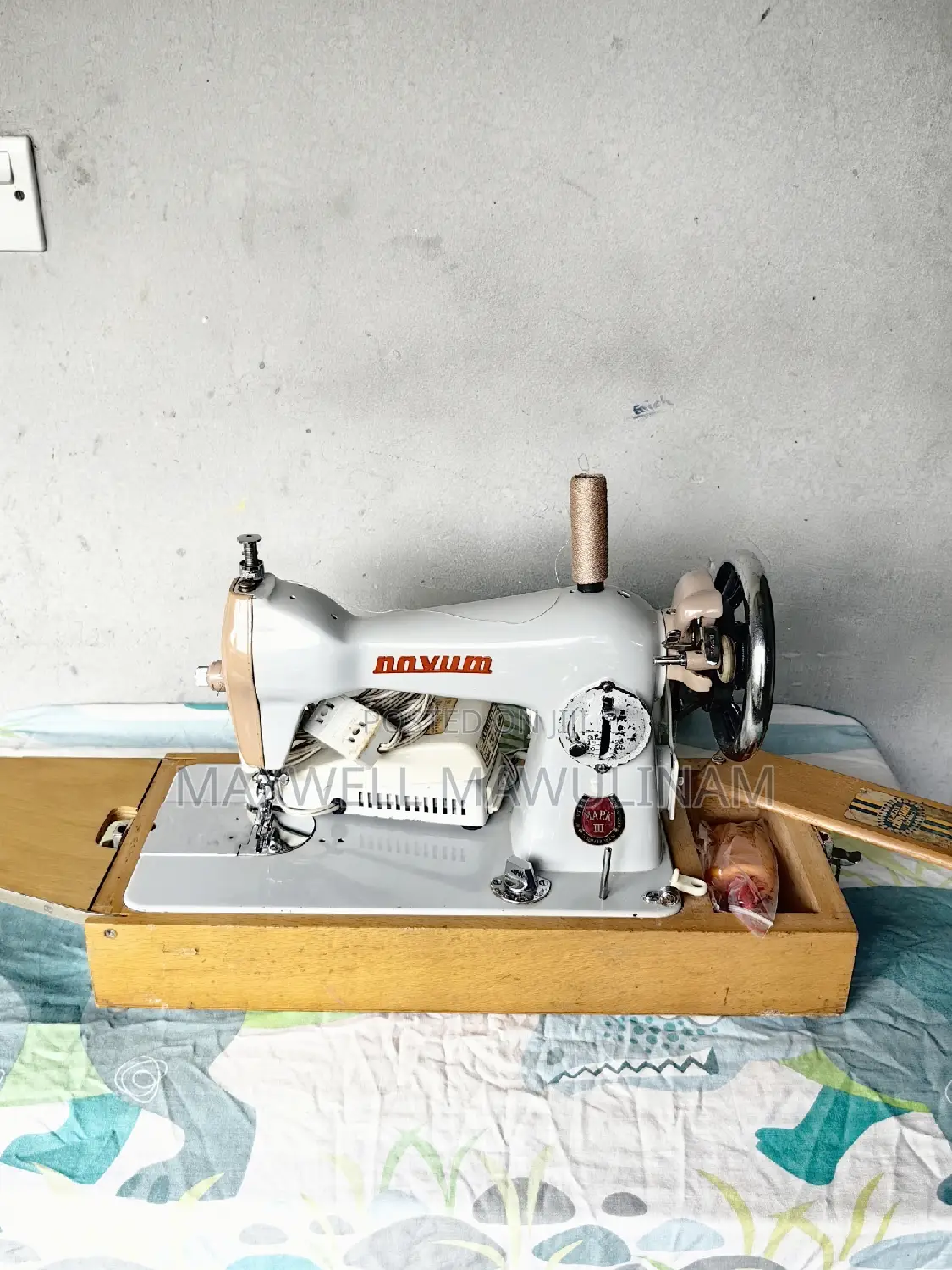 Novum Mark Iii Manual/Electric Sewing Machine