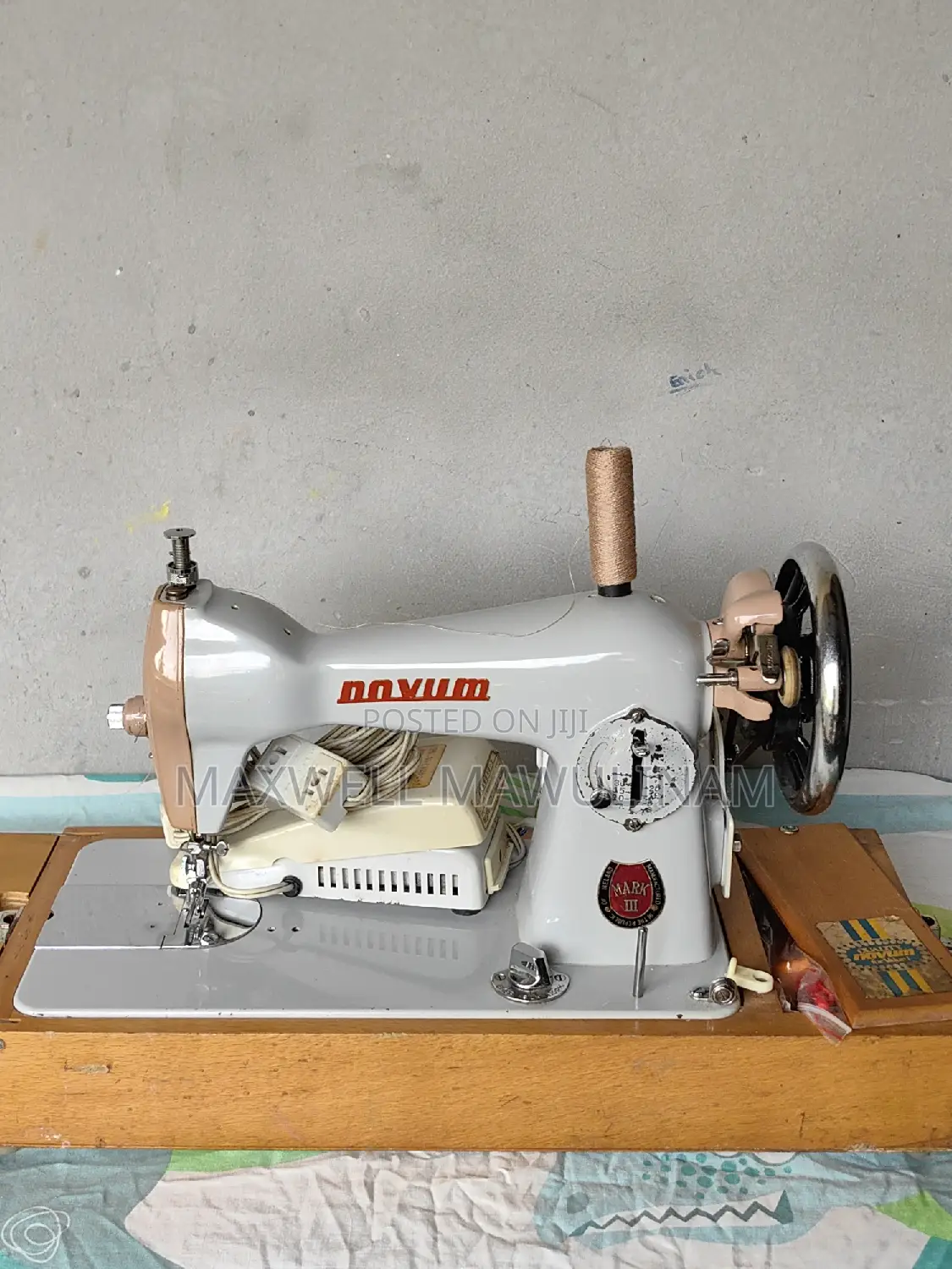 Novum Mark Iii Manual/Electric Sewing Machine