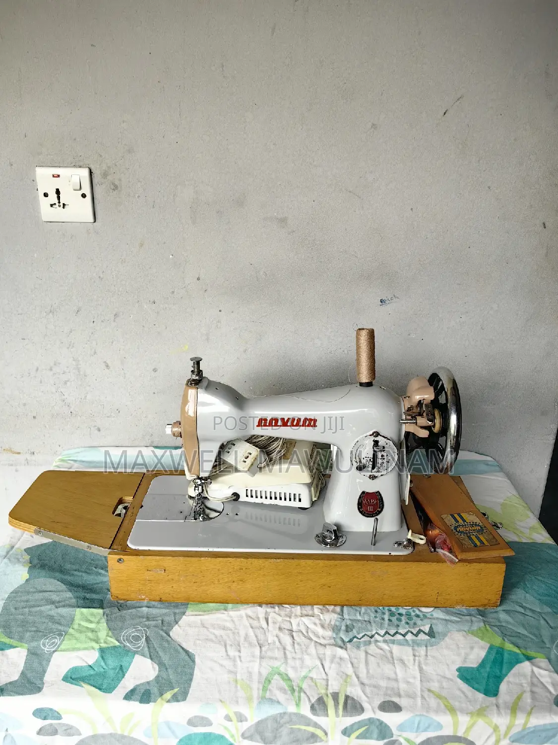 Novum Mark Iii Manual/Electric Sewing Machine