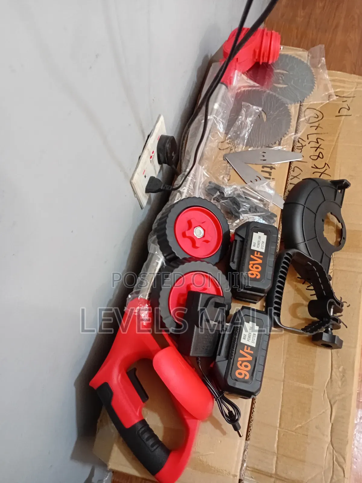 Lawns Mower 96v / 2 Batteries