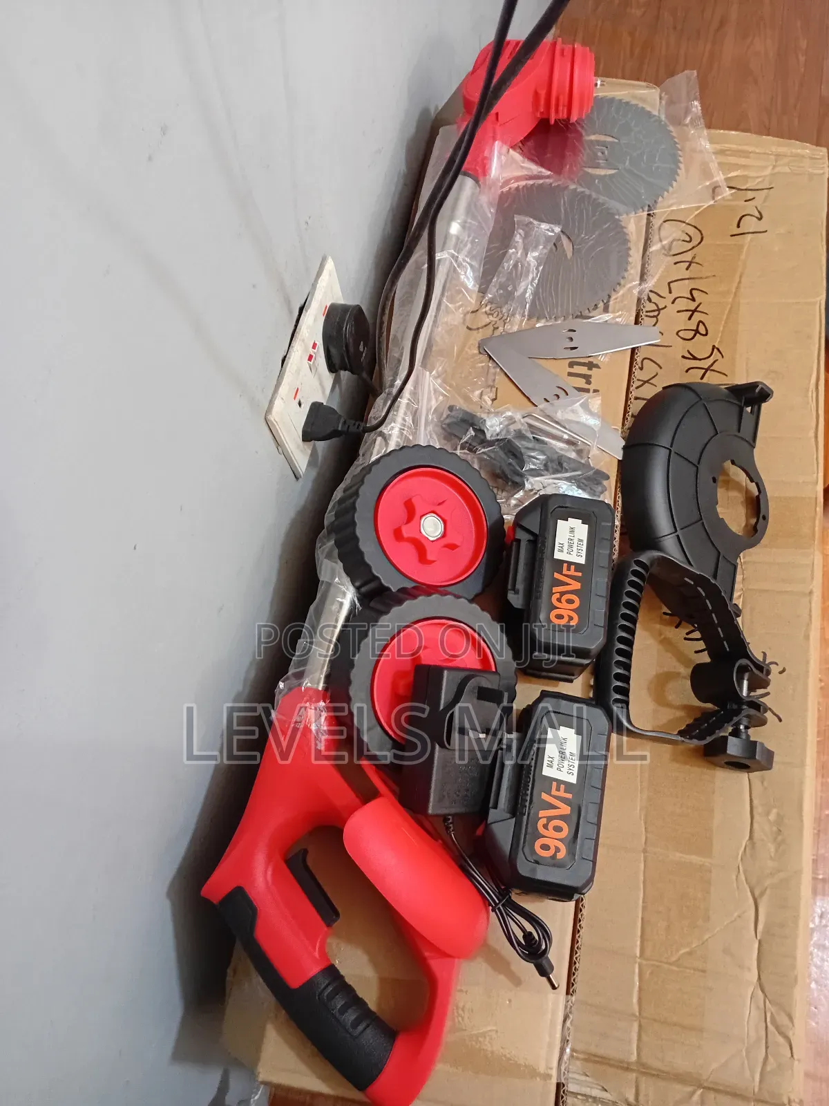 Lawns Mower 96v / 2 Batteries
