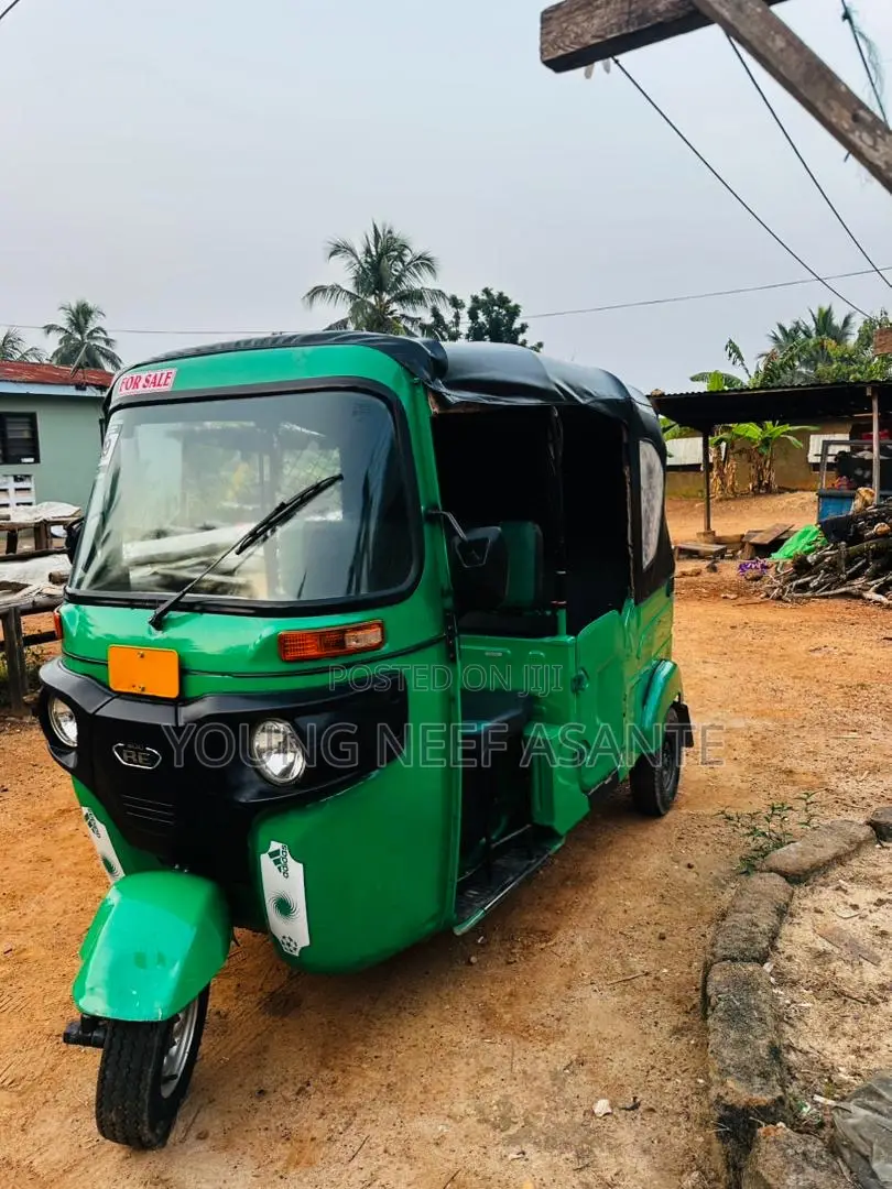 Bajaj RE 2025 Green