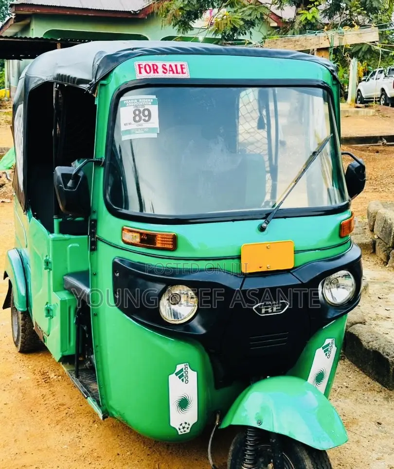 Bajaj RE 2025 Green
