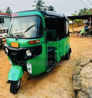 Bajaj RE 2025 Green