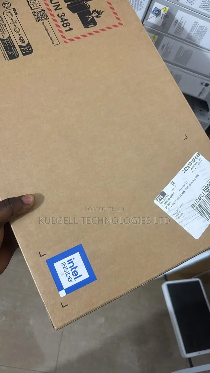 New Laptop HP 15-fd0290ns 16GB Intel Core i7 SSD 512GB