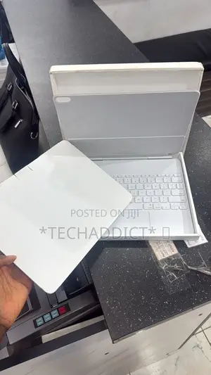 iPad Air 13 Inches Keyboard