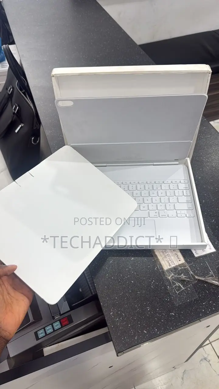 iPad Air 13 Inches Keyboard