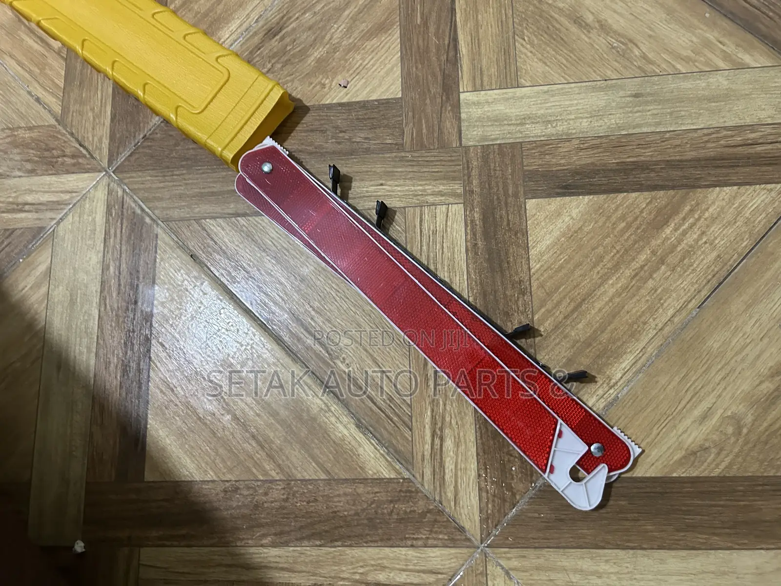 Safety Foldable Emergency Warning Triangle Kit With Storage Cage