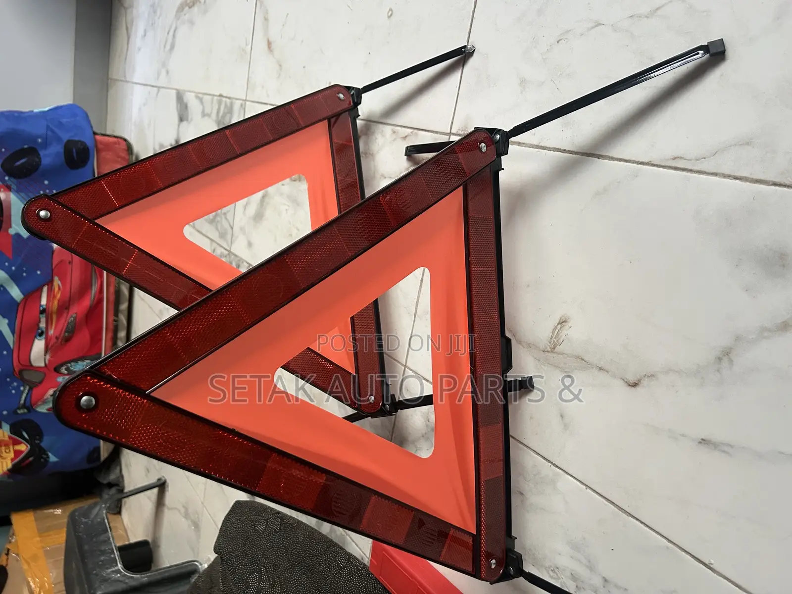 Safety Foldable Emergency Warning Triangle Kit With Storage Cage