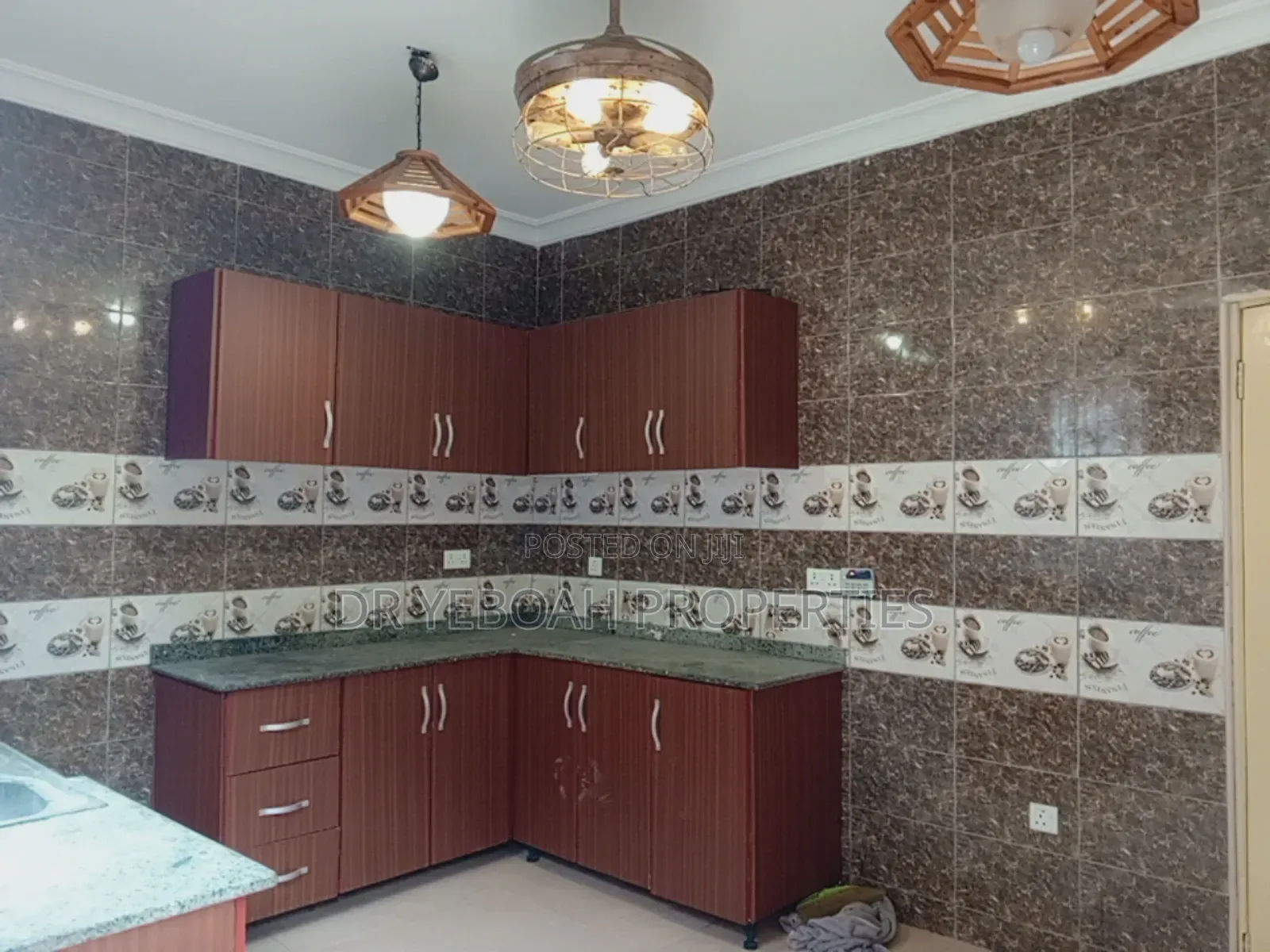 4bdrm House in Spintex Road for rent