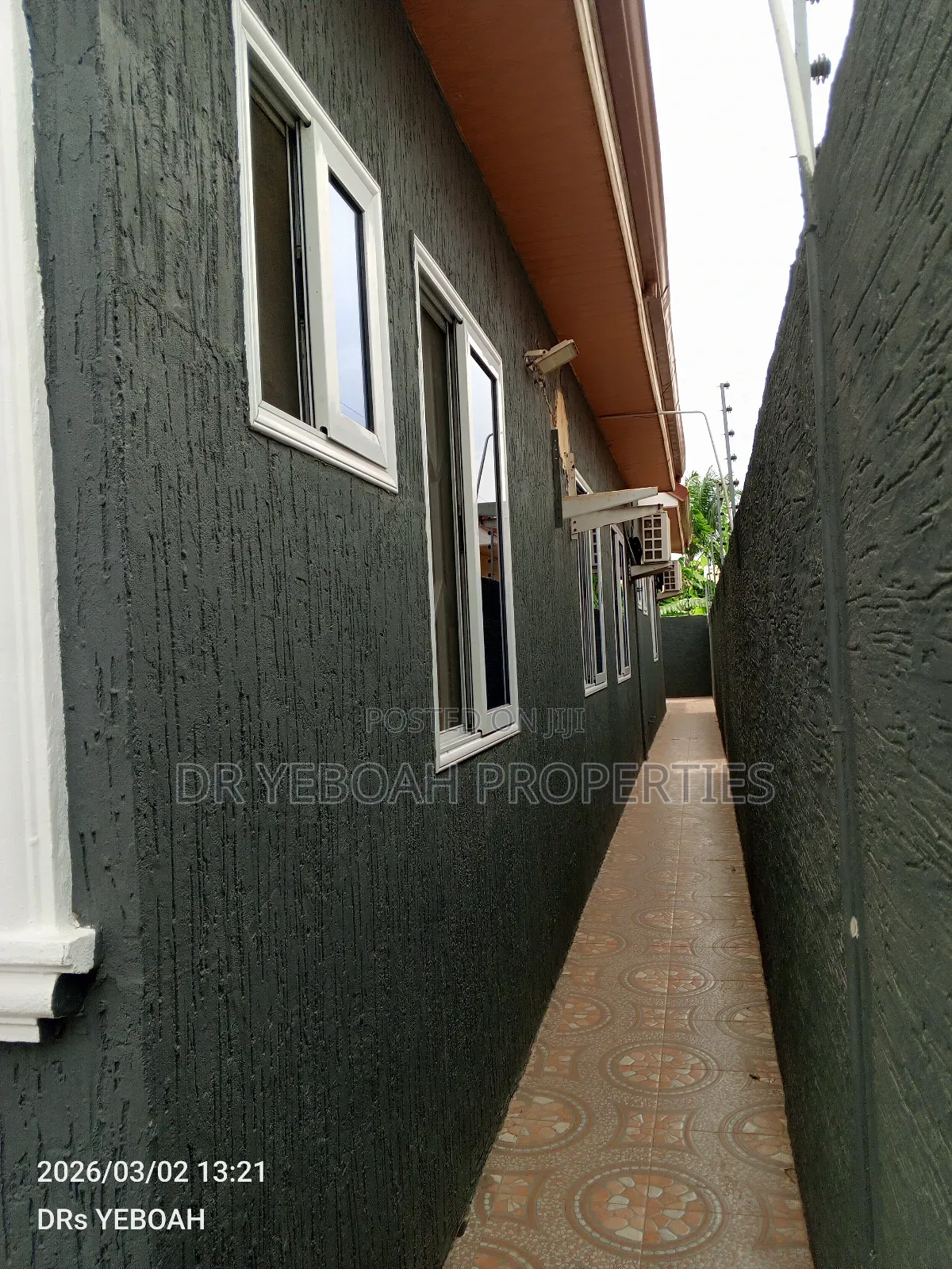4bdrm House in Spintex Road for rent