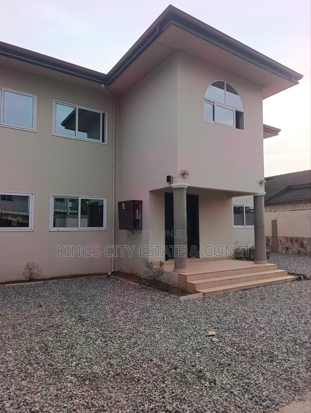 3bdrm House in Atomic-Roundabout, Dome for rent