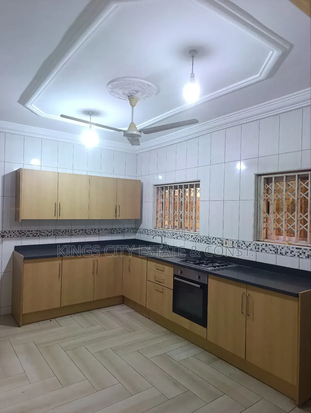 3bdrm House in Atomic-Roundabout, Dome for rent