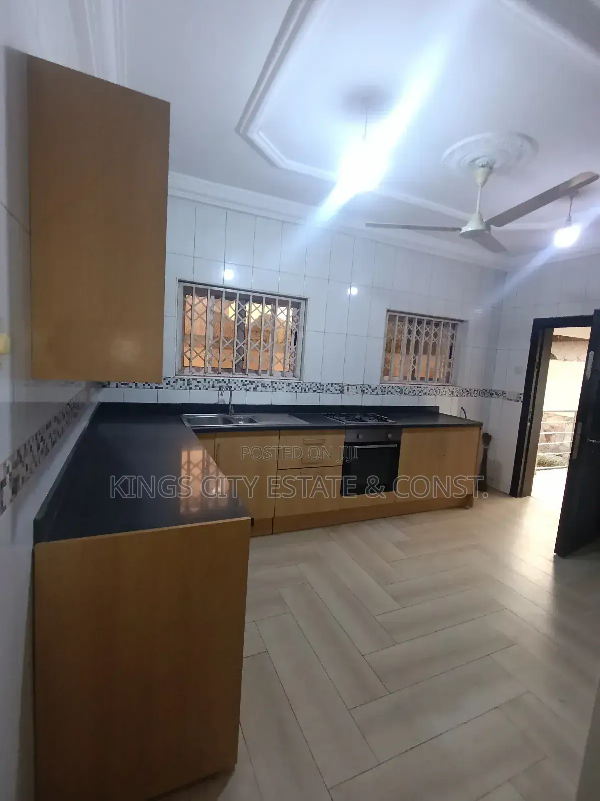 3bdrm House in Atomic-Roundabout, Dome for rent