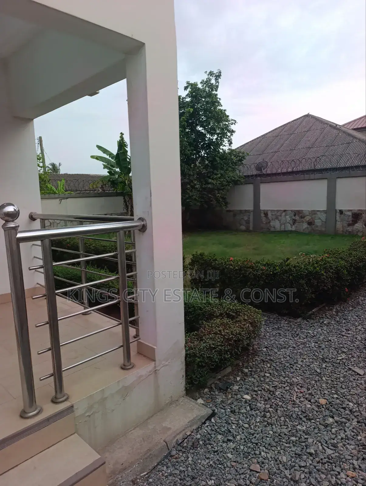 3bdrm House in Atomic-Roundabout, Dome for rent