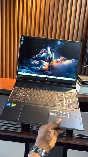 Laptop Acer Nitro 17 16GB Intel Core 7 SSD 1T