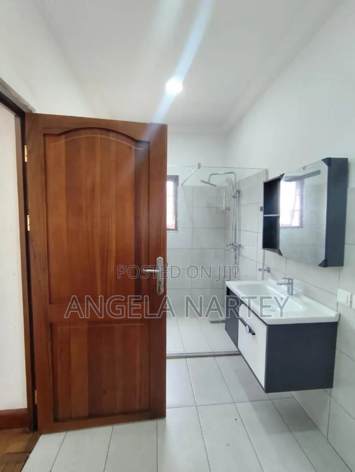 15bdrm House in Ridge for rent