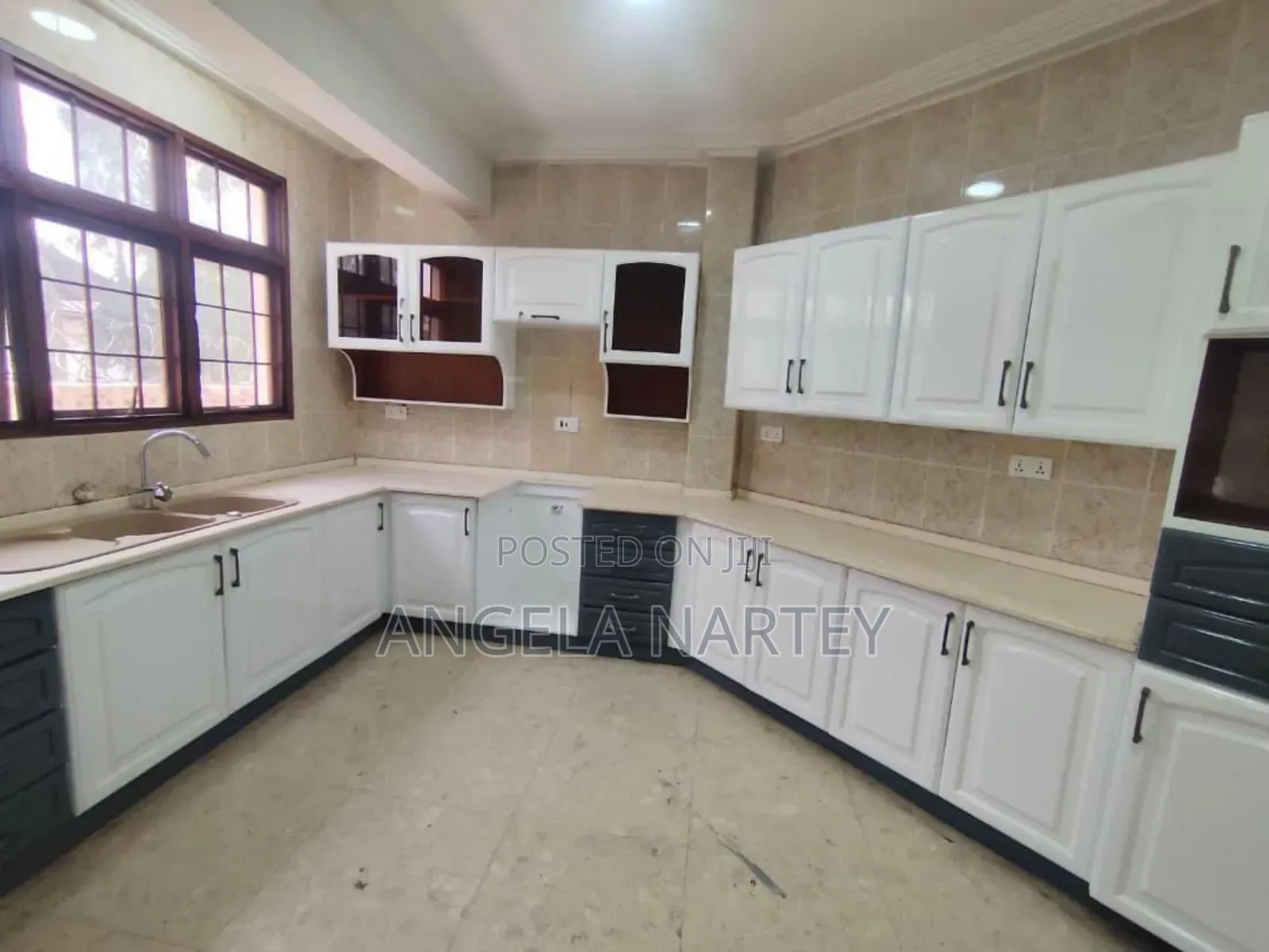 15bdrm House in Ridge for rent