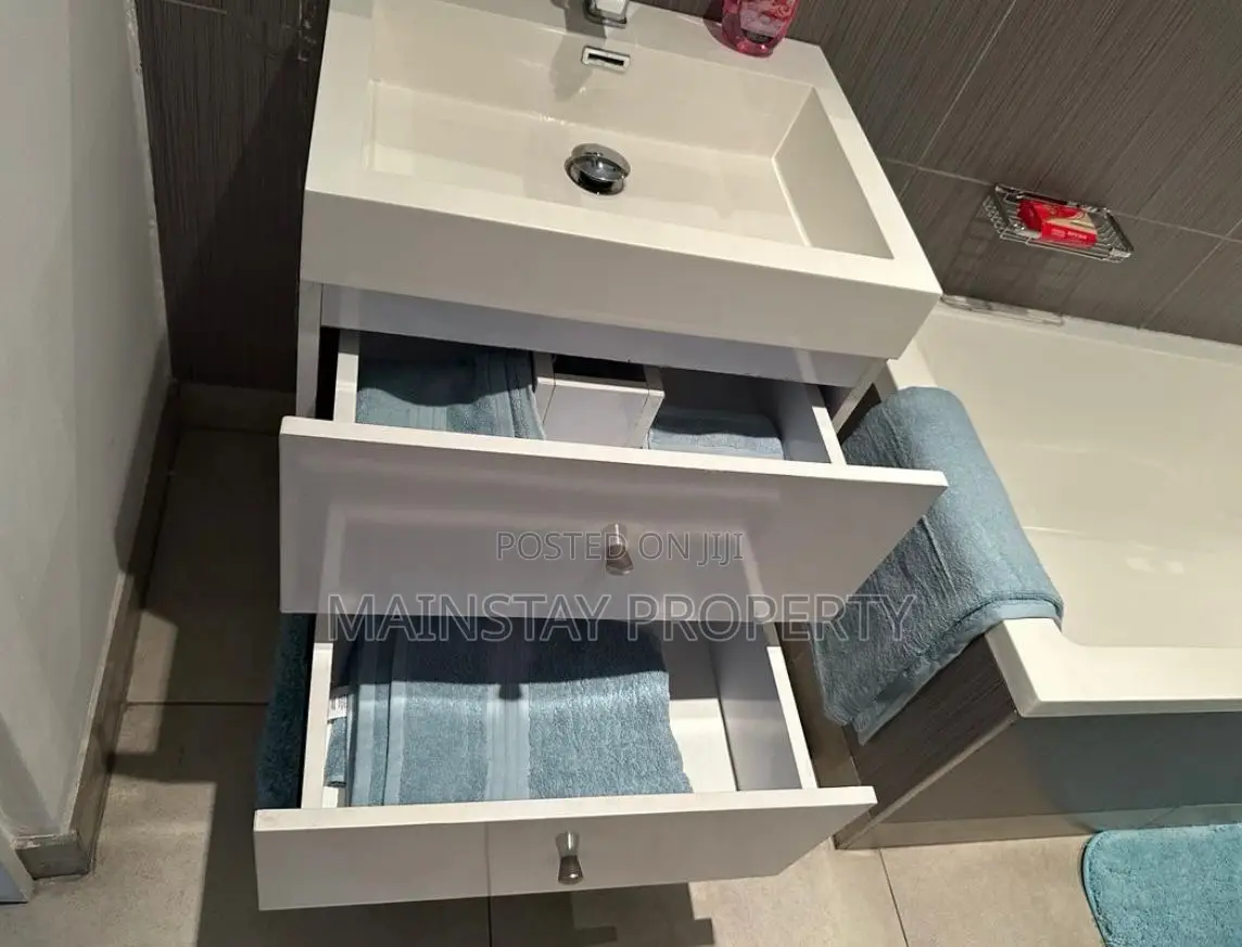 Furnished 4bdrm Apartment in Ridge for sale