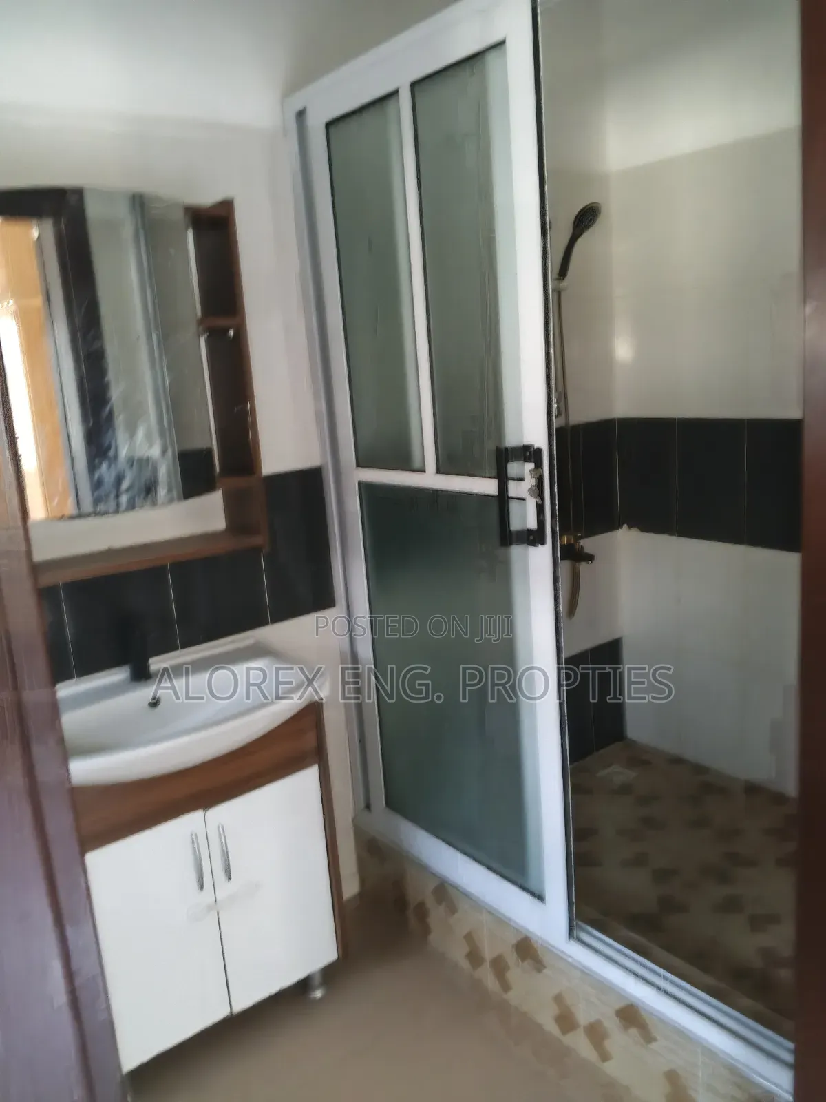 3bdrm Bungalow in Oyarifa for rent