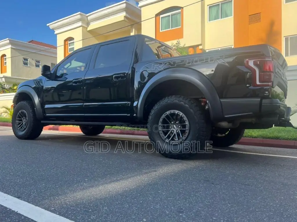 Ford F-150 Raptor 4x4 SuperCrew Cab Styleside 5.5 ft. box 145 in. WB