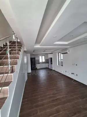 3bdrm House in School Junction for rent