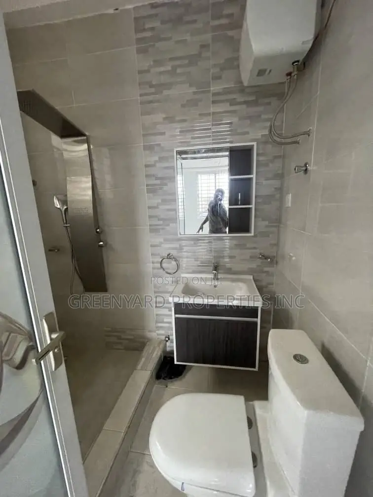 4bdrm House in Lakeside Estate, Ashaley Botwe for rent