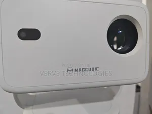 Smart Native Projector + Tripod Stand