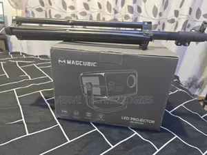 Smart Native Projector + Tripod Stand