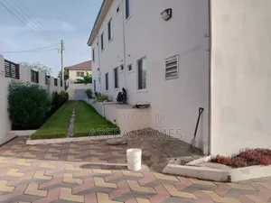 20bdrm Block of Flats in Arepa Homes, Adenta for sale