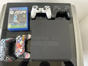 Play Station 4 Slim (Ps4 4