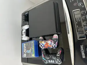 Play Station 4 Slim (Ps4 4