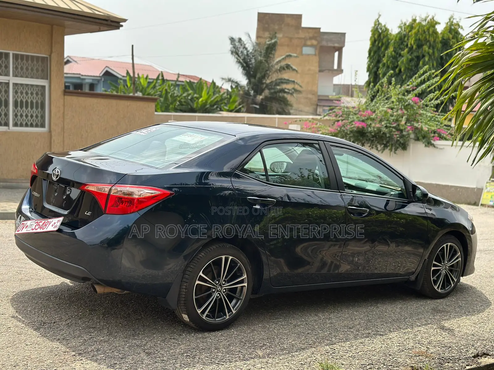 Toyota Corolla LE (1.8L 4cyl 2A) 2018 Blue