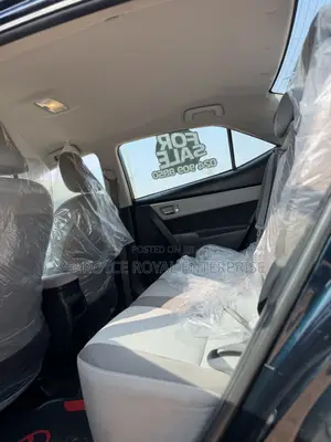 Toyota Corolla LE (1.8L 4cyl 2A) 2018 Blue
