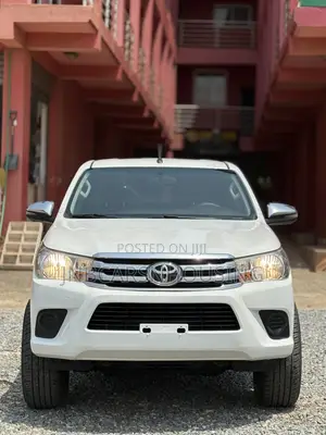 Toyota Hilux 2018 White