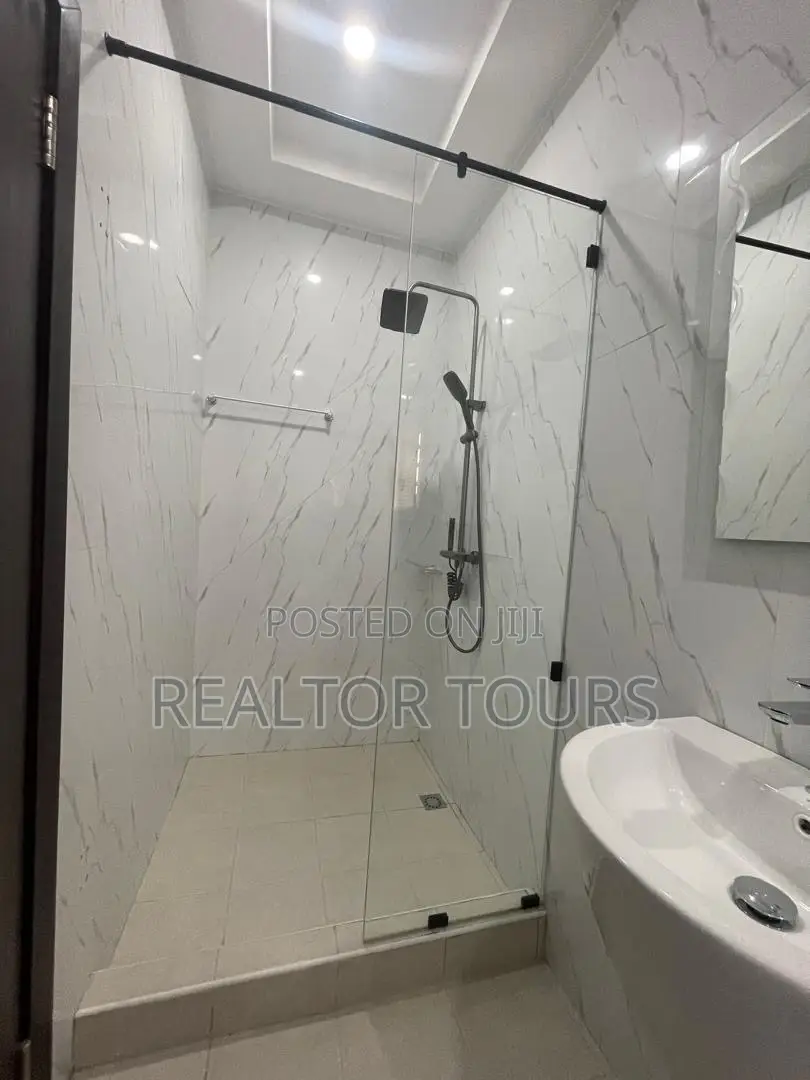 4bdrm House in East Legon for sale