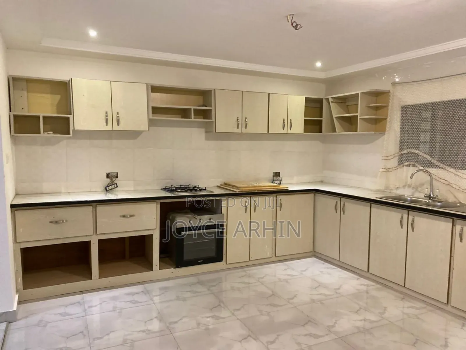 Lands And Houses Available For Sale