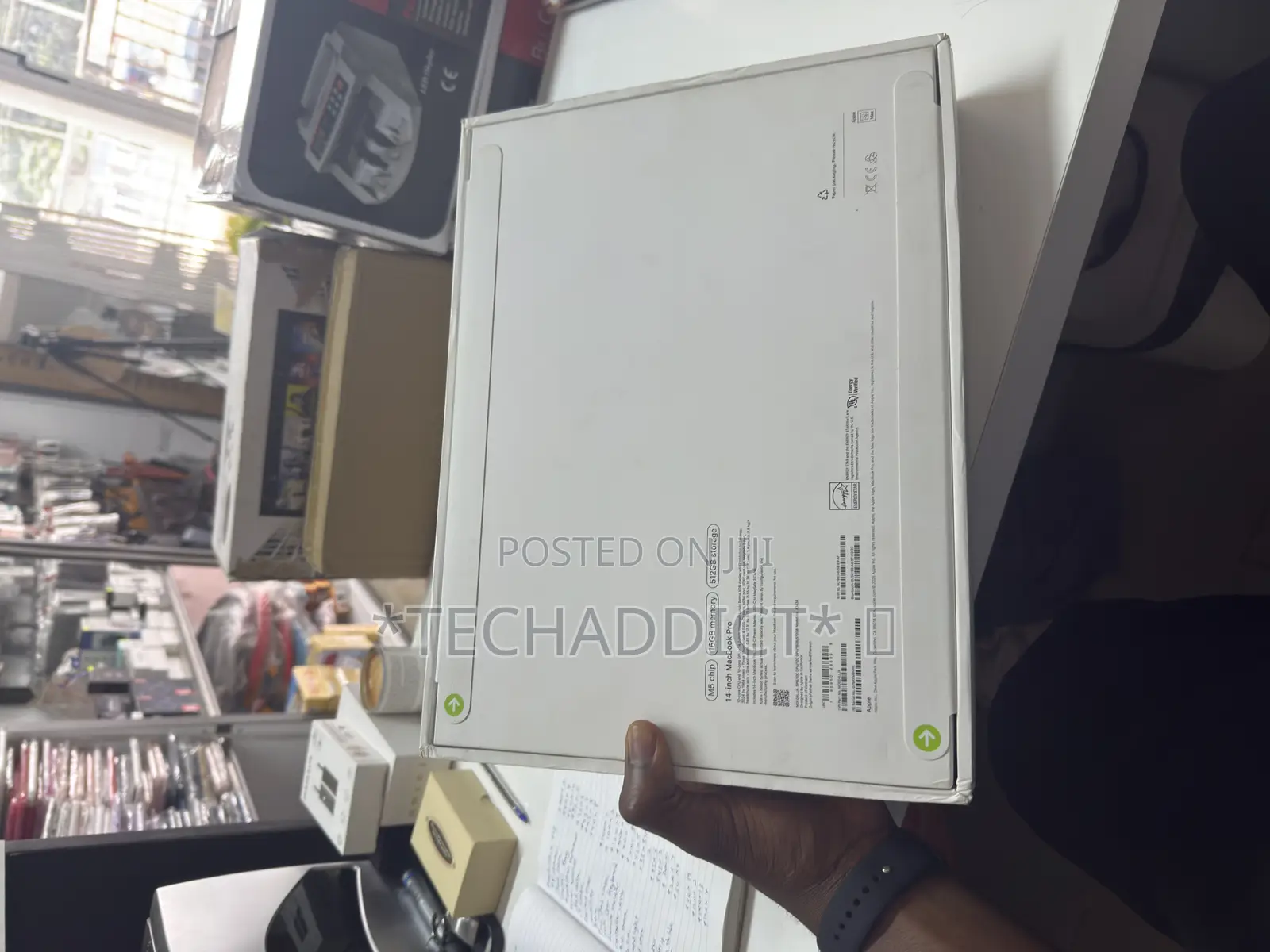 New Laptop Apple Macbook Pro 2025 M5 14-inch 16GB Apple M5 SSD 512GB