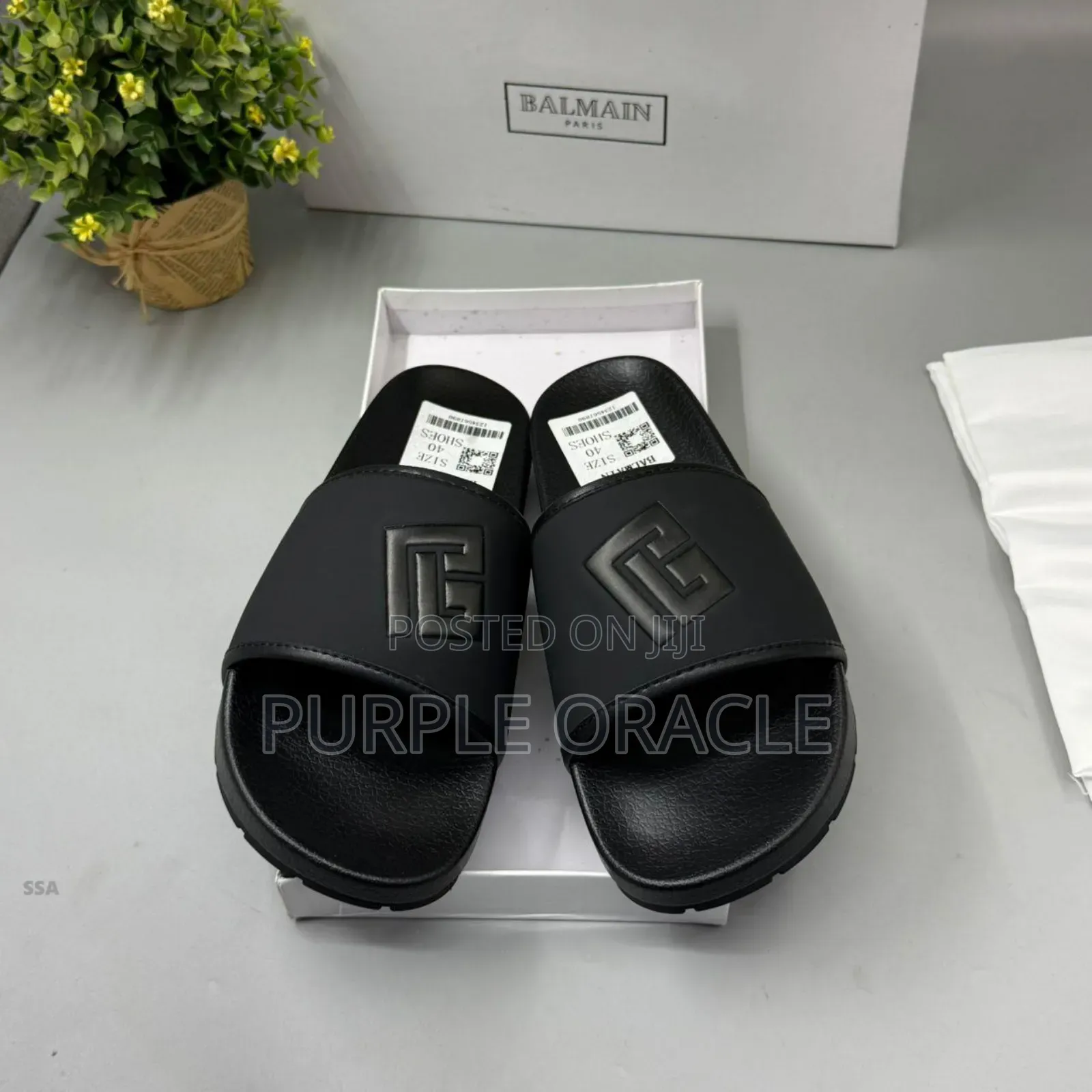 Fendi Men's Black Logo Pool Slides .