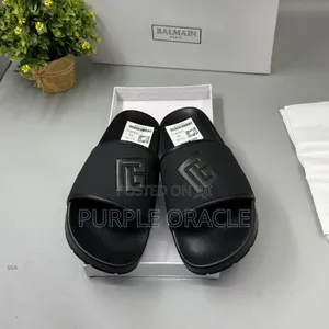 Fendi Men's Black Logo Pool Slides .